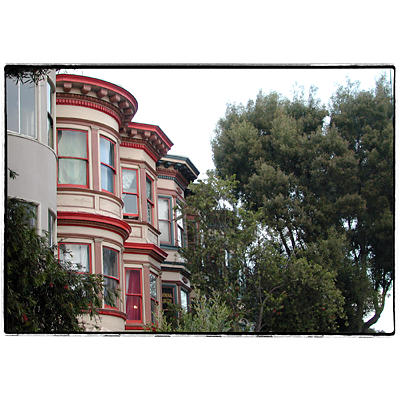 Visione laterale in dettaglio delle famose case di San Francisco